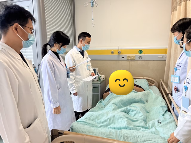 Nhuộm và duỗi tóc có thể gây tổn thương thận