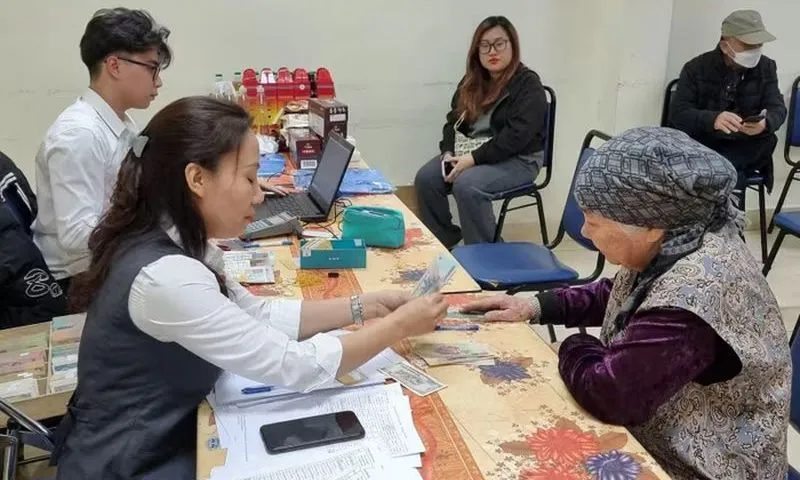 Chi trả lương hưu Chi trả lương hưu, trợ cấp cho người cao tuổi
