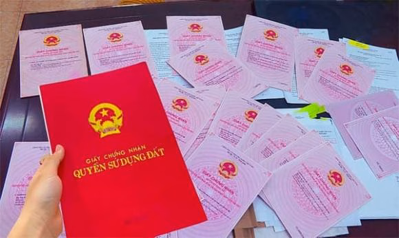 nguoi-dan-nen-lam-so-do-ngay-trong-nam-2025-se-duoc-huong-loi-lon-ai-khong-biet-chi-co-thiet (1).jpg0 Sổ đỏ, bảng giá đất mới, luật đất đai