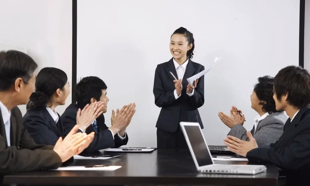 phát biểu trên sân khấu phát biểu trên sân khấu, thăng chức, ứng xử EQ cao