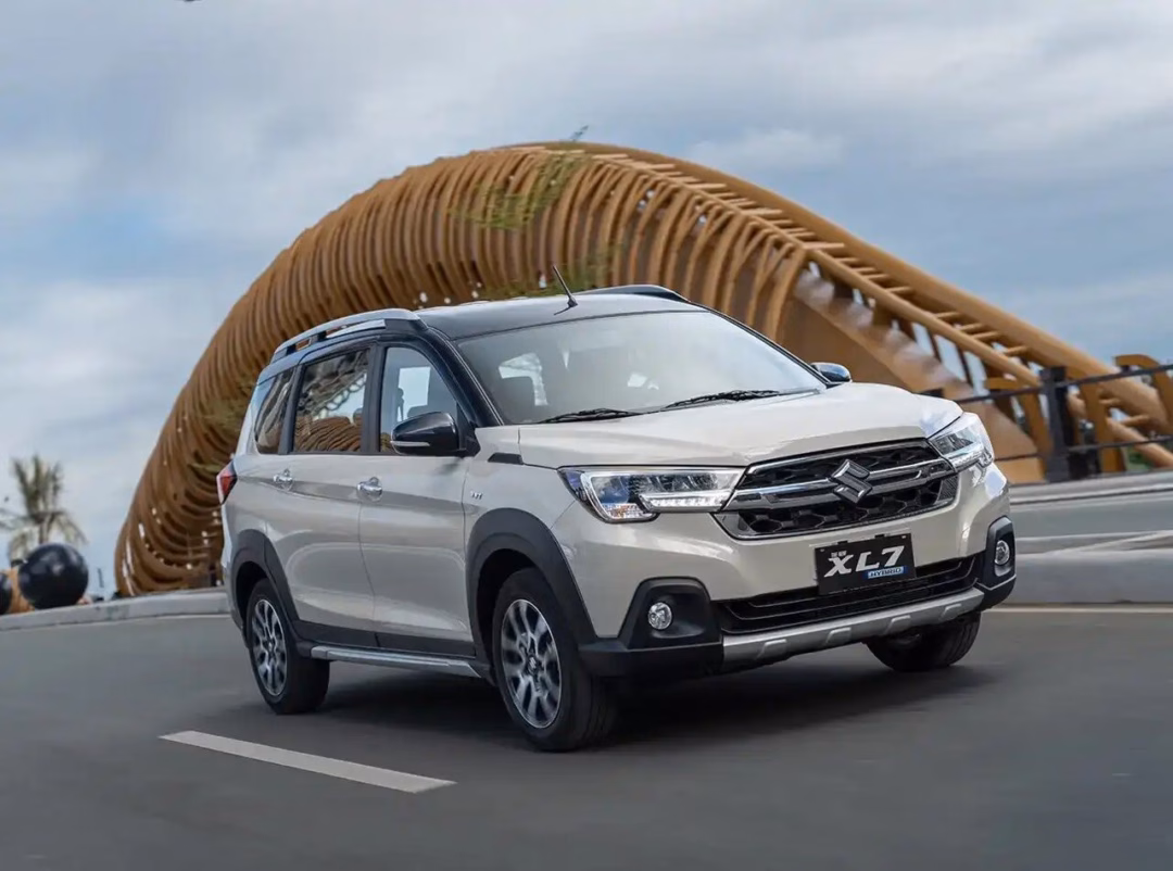Mẫu xe Suzuki XL7 Hybrid sử dụng công nghệ mild hybrid. Mẫu xe Suzuki XL7 Hybrid sử dụng công nghệ mild hybrid.
