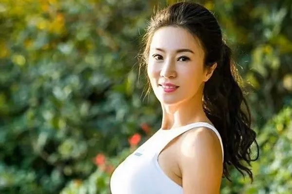 Gương mặt tươi tắn, trẻ trung của người mẹ 54 tuổi