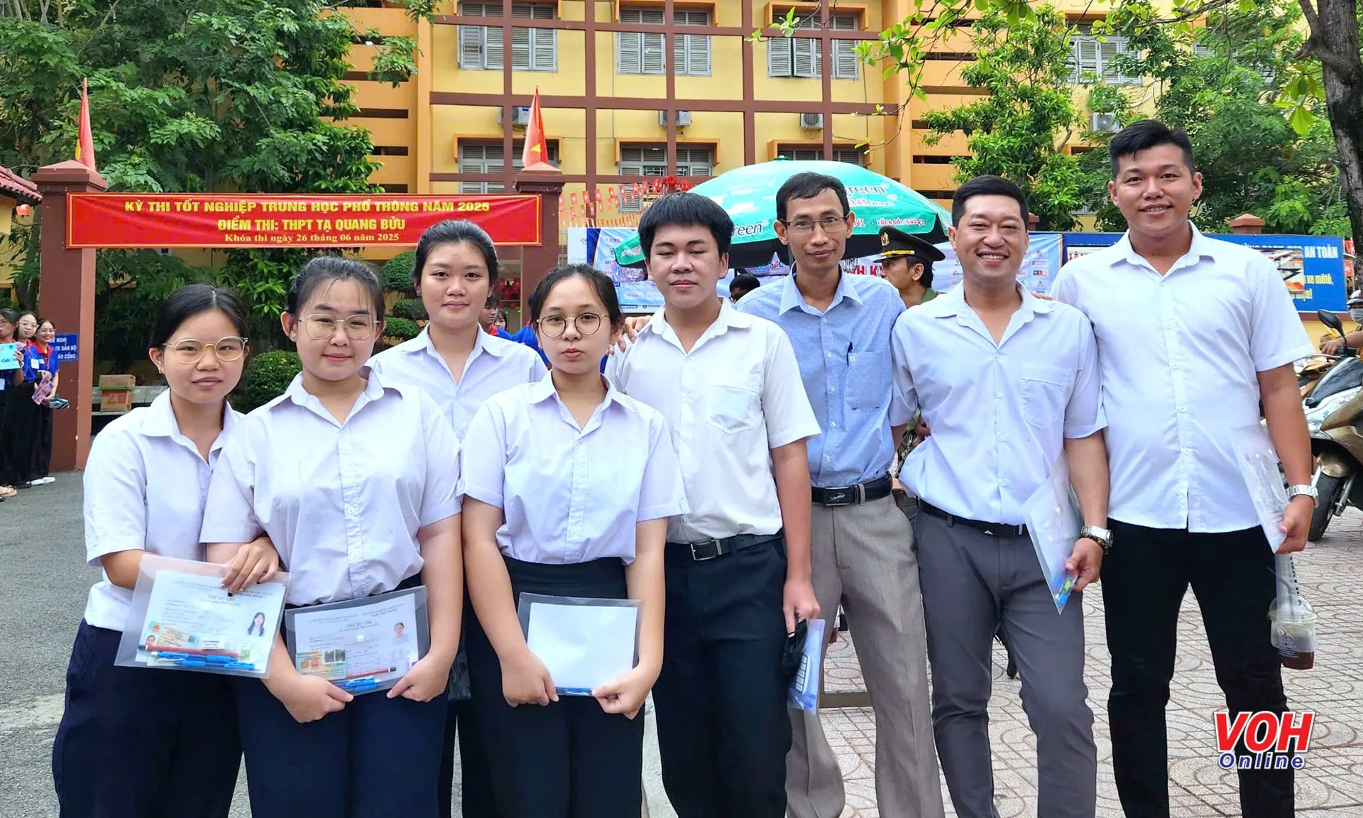 Anh Trần Tiến Phước tại điểm thi