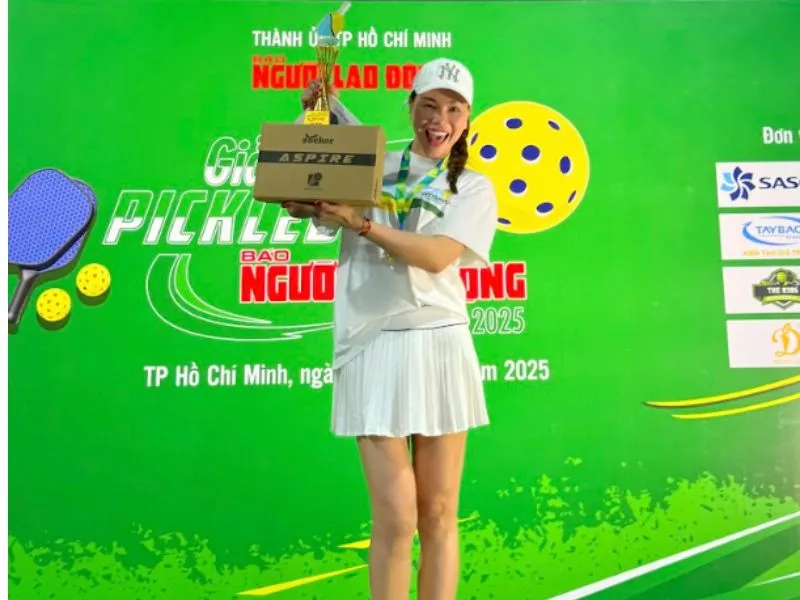 Trà Ngọc Hằng thi đấu Pickleball Trà Ngọc Hằng thi đấu Pickleball