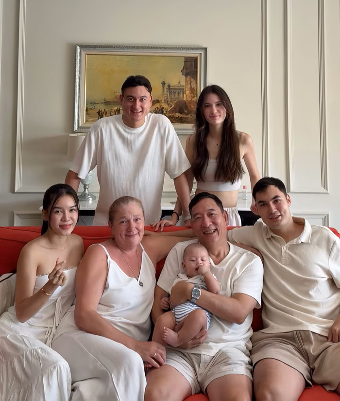 Đại gia đình Đặng Văn Lâm Khoảnh khắc đại gia đình Đặng Văn Lâm sum họp