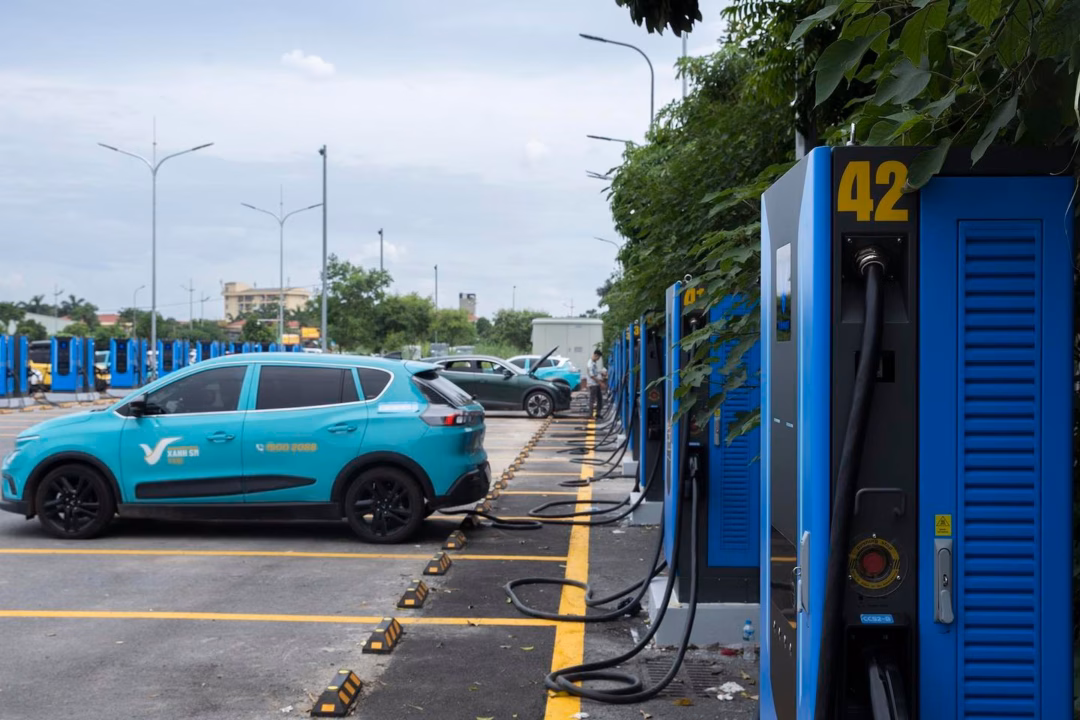 Anh Nguyễn Đức Tuấn chia sẻ về trải nghiệm tại trạm sạc Anh Nguyễn Đức Tuấn chia sẻ về trải nghiệm tại trạm sạc