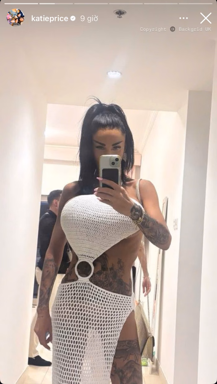 Katie Price tại Dubai Katie Price trong trang phục xuyên thấu táo bạo