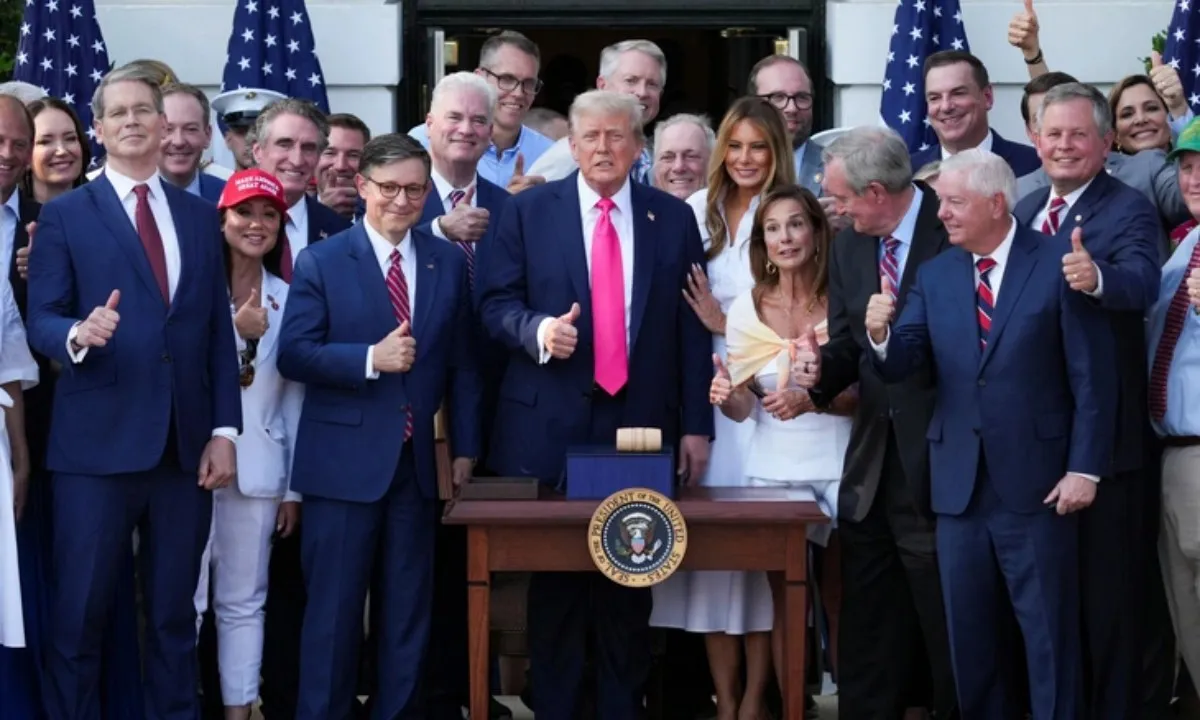 Tổng thống Trump ký ban hành đạo luật