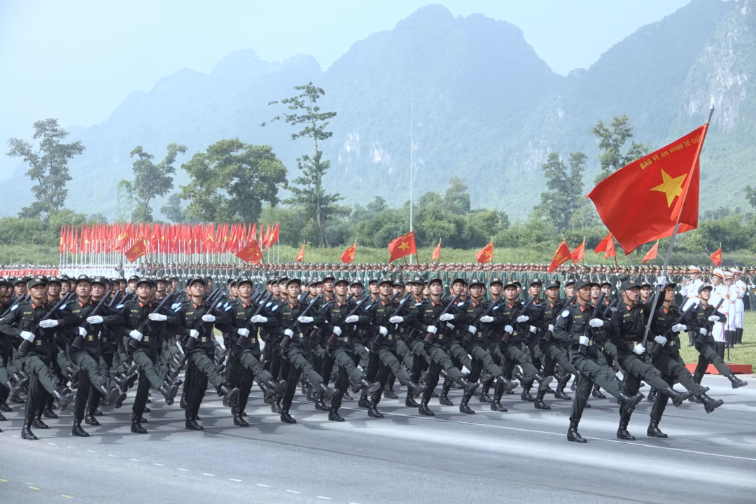 43 khối đội ngũ diễu binh trong ngày Quốc khánh 2/9 Khối nam sĩ quan Cảnh sát cơ động.