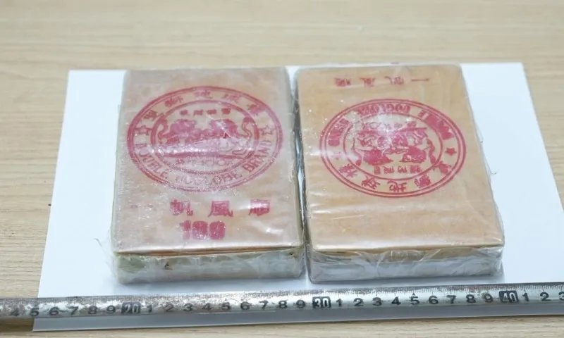 Bánh heroin bị thu giữ trong đường dây ma túy Bánh heroin bị thu giữ