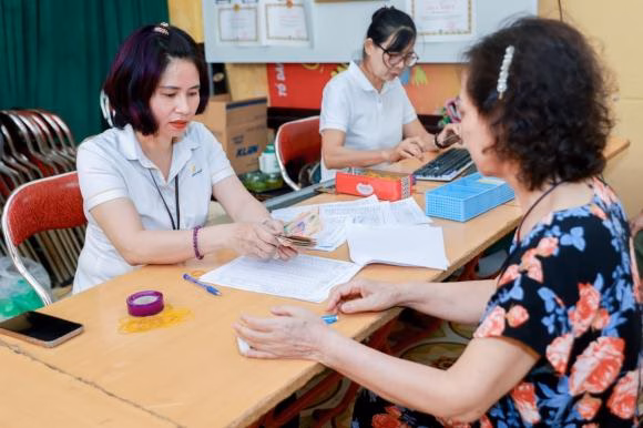 Theo quy định mới, công chức tự nguyện xin thôi việc được hưởng chế độ gì? Luật công chức, chế độ công chức tự nguyện xin thôi việc
