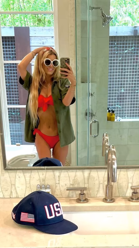Jessica Simpson khoe body cực cháy trong bộ bikini đỏ Jessica Simpson khoe body cực cháy trong bộ bikini đỏ