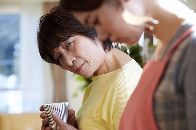 Chồng đi làm ăn xa, tôi khổ sở nuôi 2 con trong quan niệm 'quái lạ' của mẹ chồng - Ảnh2.