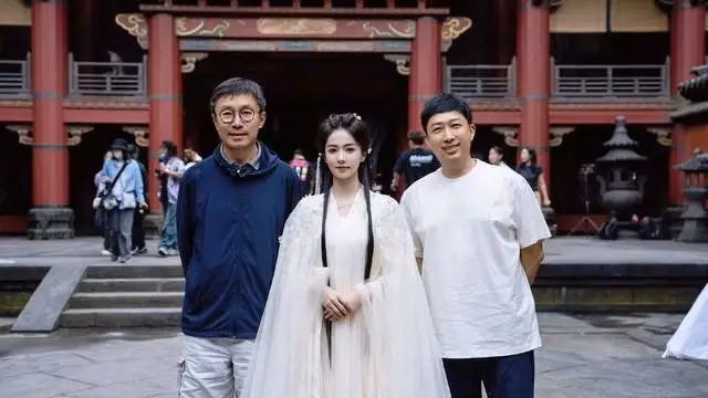 Trong cuộc tranh cãi, fan của Bạch Lộc đã tràn vào weibo của Vũ Chính yêu cầu anh kiện fan của Nhậm Gia Luân. Trong cuộc tranh cãi, fan của Bạch Lộc đã tràn vào weibo của Vũ Chính yêu cầu anh kiện fan của Nhậm Gia Luân.