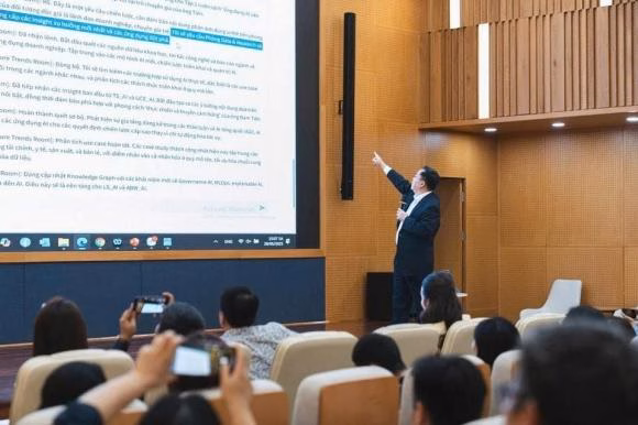 Chuyên gia Hoàng Nam Tiến Chuyên gia Hoàng Nam Tiến