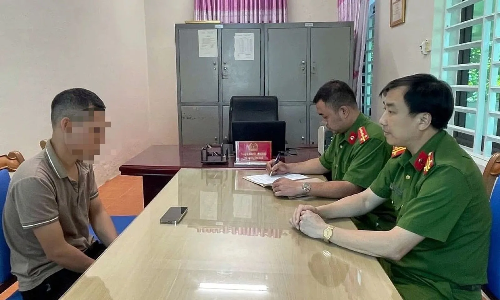 Nguyễn Tiến Dũng làm việc với công an Nguyễn Tiến Dũng làm việc với công an