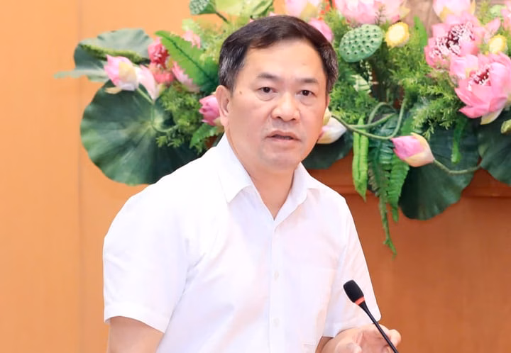 Trưởng Ban Đô thị HĐND TP Hà Nội Đàm Văn Huân phát biểu tại hội nghị.