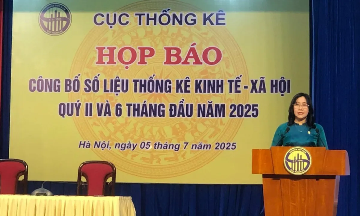 Bà Nguyễn Thị Hương, Cục trưởng Cục Thống kê báo cáo tại phiên họp Bà Nguyễn Thị Hương, Cục trưởng Cục Thống kê báo cáo tại phiên họp
