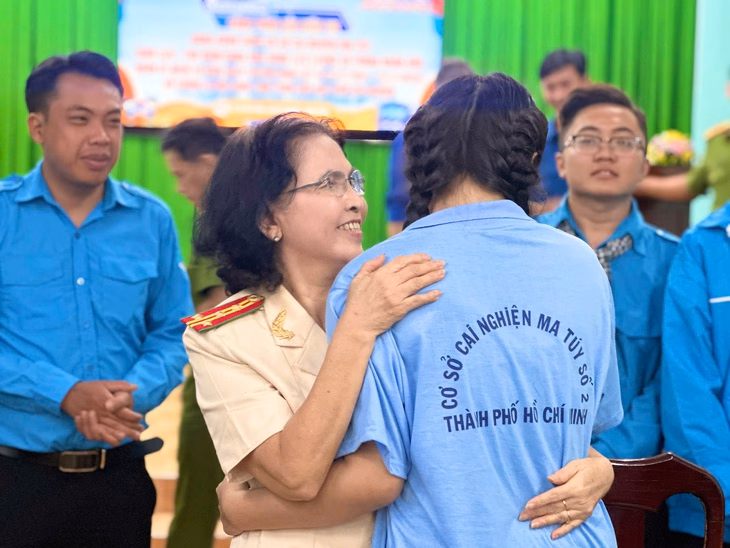 Nữ anh hùng của Đoàn trinh sát vũ trang mật T30 động viên học viên cai nghiện phải sống xứng đáng với máu xương của thế hệ đi trước đã hy sinh