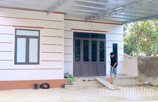 Hoà Bình: Xóa nhà tạm, đưa người dân vào nhà mới đón Tết Hộ nghèo xã Lương Sơn nhận hỗ trợ xoá nhà tạm.