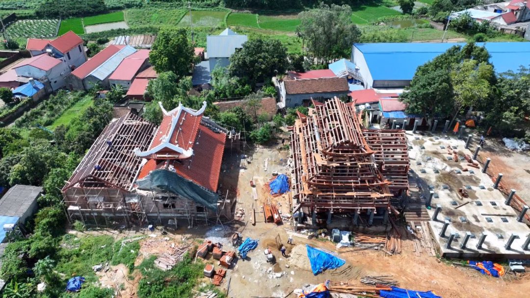 Những người thợ lành nghề từ các các làng nghề truyền thống nổi tiếng trên toàn quốc tham gia vào thi công công trình