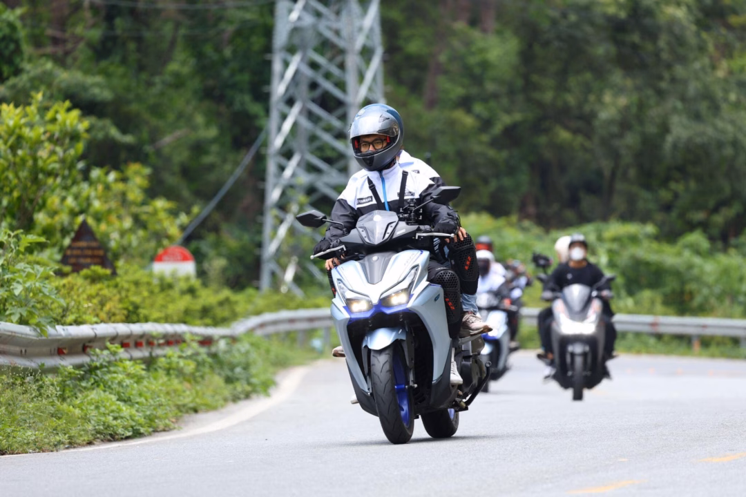Yamaha NVX155 mới có công nghệ truyền động điện tử YECVT Yamaha NVX 2025 sở hữu hai chế độ lái, linh hoạt trong từng cung đường