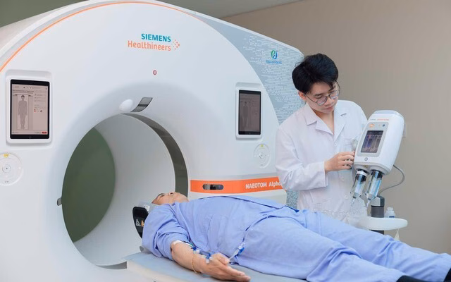 NAEOTOM Alpha có đường kính lỗ gantry 82cm tạo sự thoải mái cho người chụp.