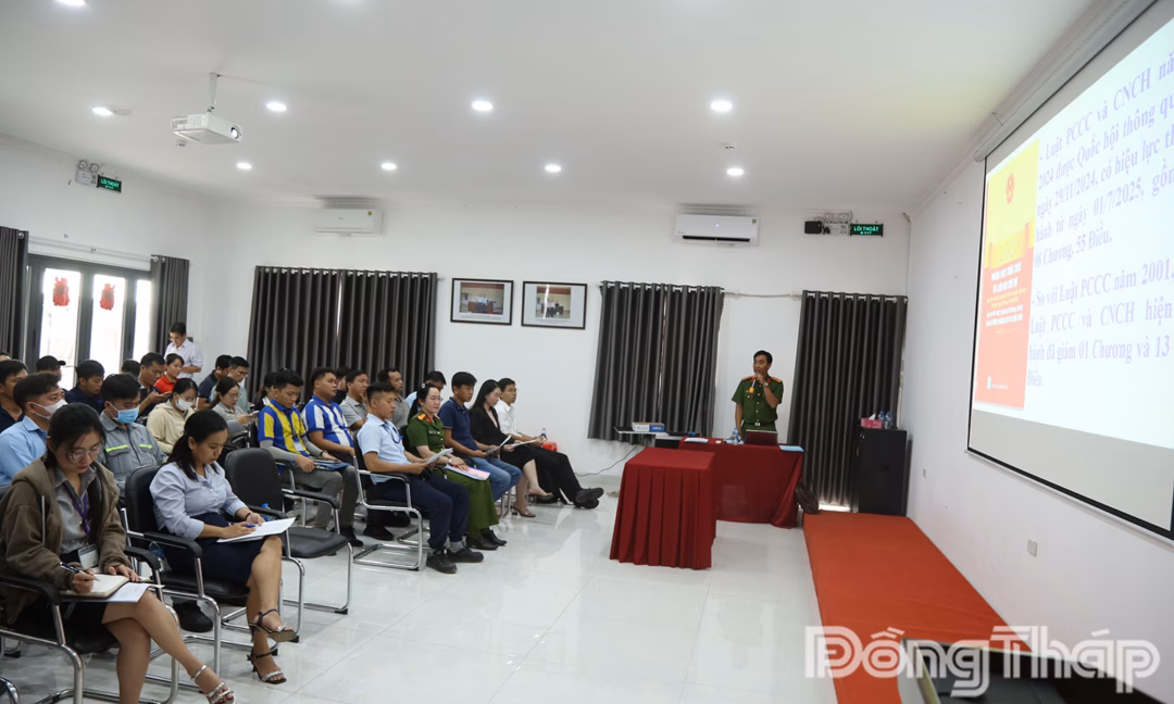 Đồng Tháp: Tuyên truyền luật phòng cháy chữa cháy cho người dân khu công nghiệp Lớp tham gia khu vực tập huấn tại phường Sa Đéc.