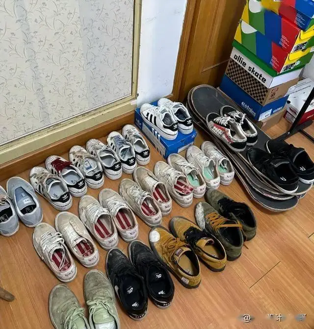 Dọn 50 đ&ocirc;i gi&agrave;y m&ugrave;a đ&ocirc;ng, t&ocirc;i nhận ra c&oacute; 7 kiểu gi&agrave;y n&agrave;y sẽ kh&ocirc;ng bao giờ mua nữa, vừa d&igrave;m d&aacute;ng lại đau ch&acirc;n - 6