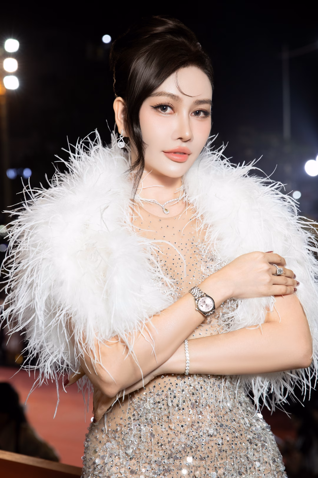 Phạm Kim Duy&ecirc;n tr&ecirc;n thảm đỏ với v&aacute;y thiết kế của L&ecirc; Ngọc L&acirc;m