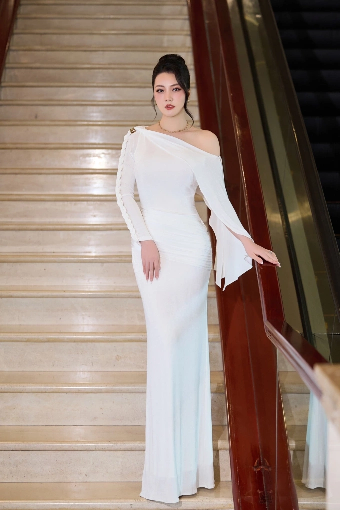 Thụy Vân - hình ảnh thanh lịch trước sinh Hình ảnh Thụy Vân trước khi chuyển đổi phong cách, với vẻ thanh lịch, kín đáo