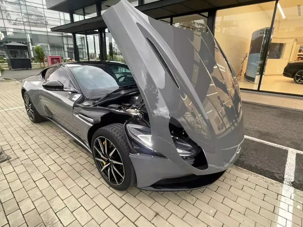 Aston Martin DB11 V8 từng của đại gia Jacky bất ngờ tái xuất ở Tp.HCM Aston Martin DB11 V8 từng của đại gia Jacky bất ngờ tái xuất ở Tp.HCM