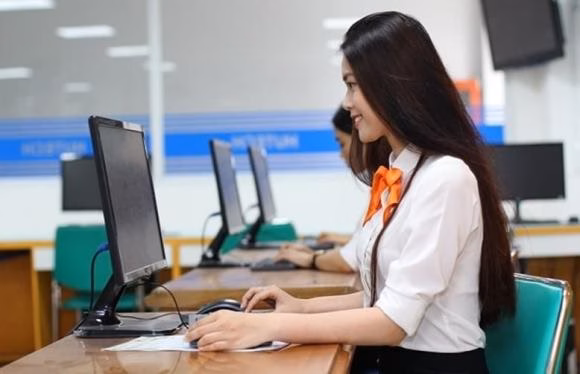 Nhóm ngành trong vài năm tới sẽ bị AI dần thay thế, 56% nhân viên sẽ mất việc Ngành bị AI dần thay thế, ngành kế toán