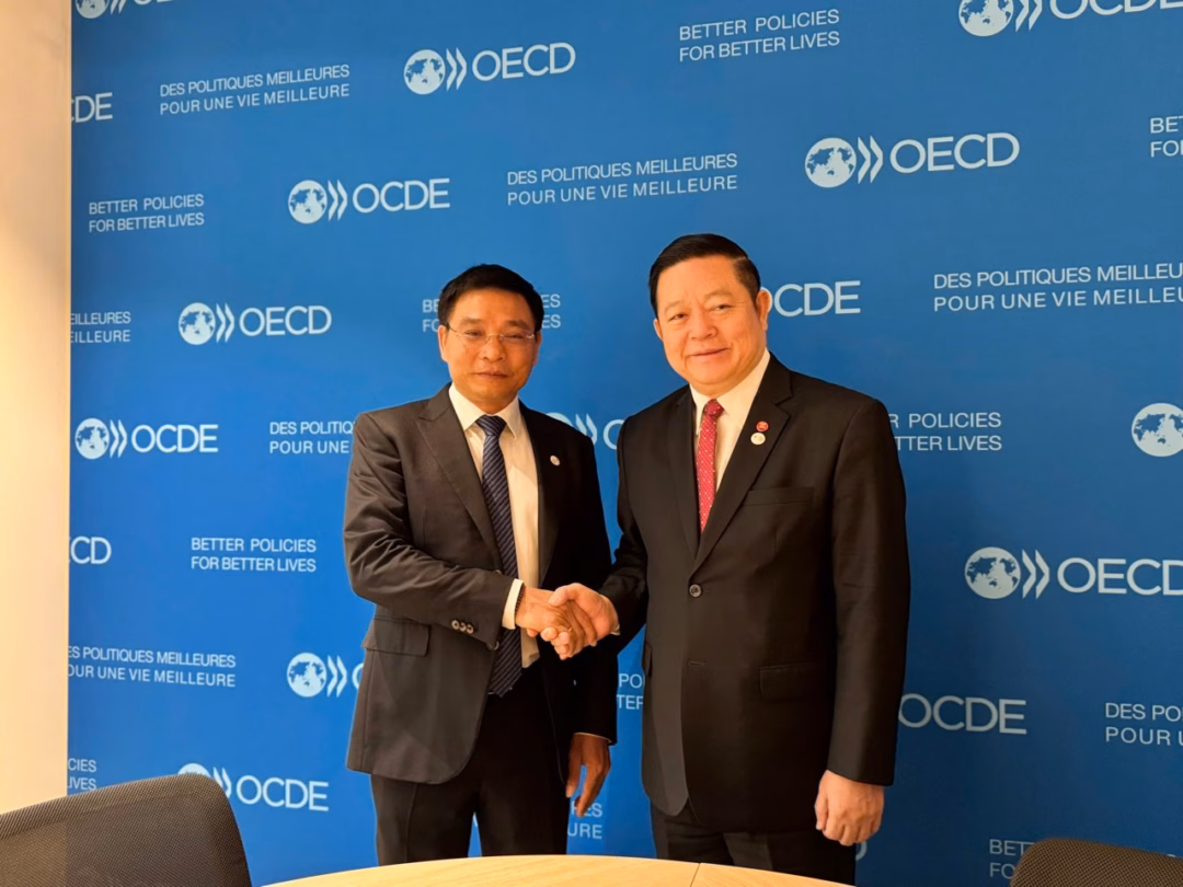 Bộ trưởng Nguyễn Văn Thắng làm việc với Tổng Thư ký ASEAN Kao Kim Hourn