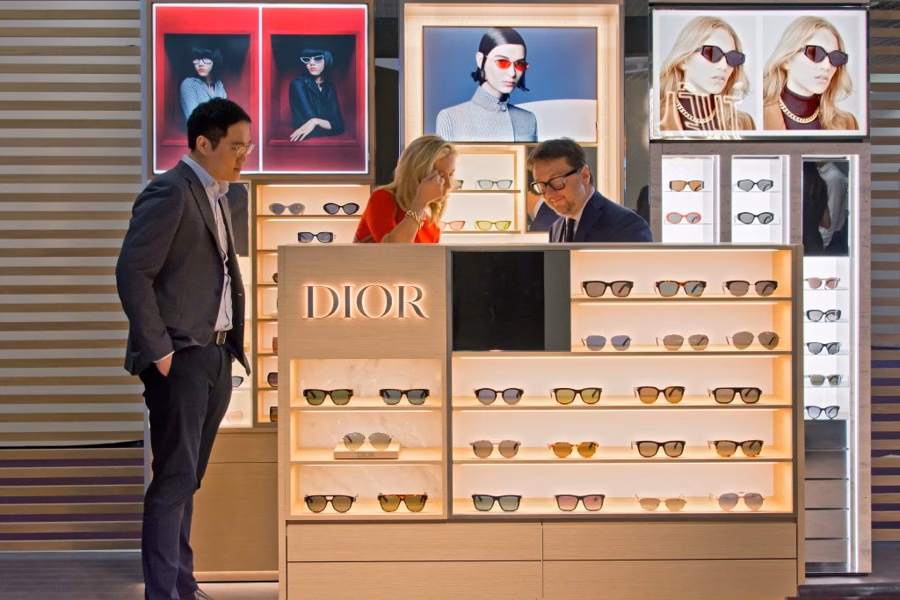 LVMH tăng cường đầu tư vào lĩnh vực kính mắt với mua nhà máy mới LVMH đẩy mạnh ngành hàng kính mắt - Ảnh 2