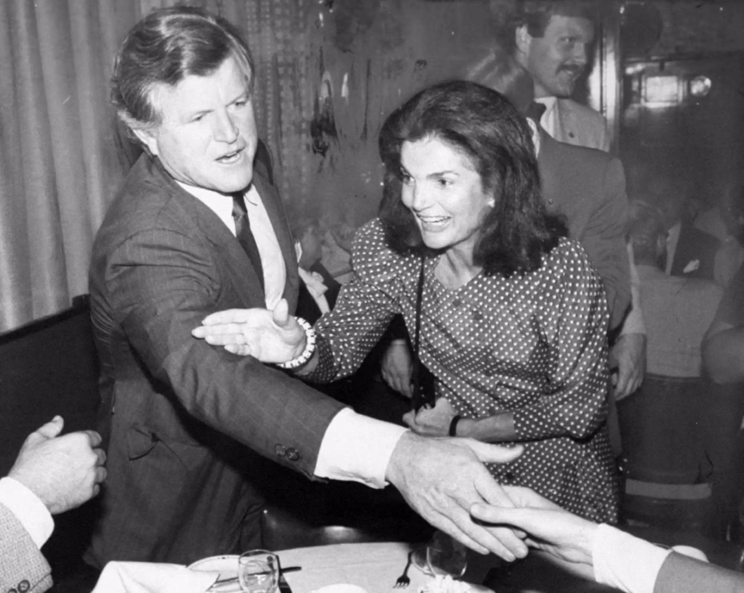 Nữ Đệ nhất Phu nhân Mỹ Jackie Kennedy – Biểu tượng vẻ đẹp và trí tuệ vượt thời gian hé lộ những bức ảnh hiếm hoi của cựu đệ nhất phu nhân jackie kennedy hình ảnh 15