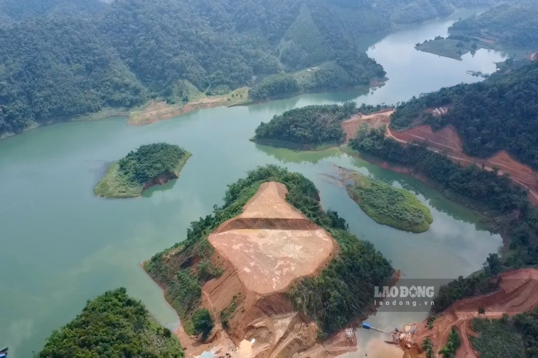 Thái Nguyên đầu tư trăm tỉ phát triển du lịch sinh thái vùng hồ Dự án nối hồ thủy lợi lớn bậc nhất tại Thái Nguyên đang gấp rút triển khai, mở lối phát triển du lịch địa phương. Ảnh: Nguyễn Hoàn