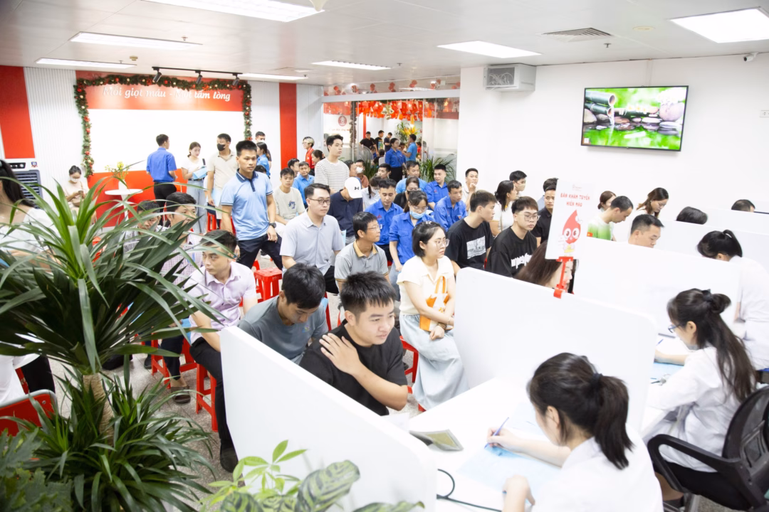 30.000 đơn vị máu cần thiết cho điều trị và cấp cứu trong dịp hè Số lượng người tới Viện hiến máu hào hứng và đầy nhiệt huyết.