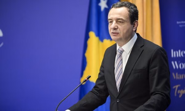 Cảnh sát giao thông Albania tìm lại điện thoại cho du khách Kosovo