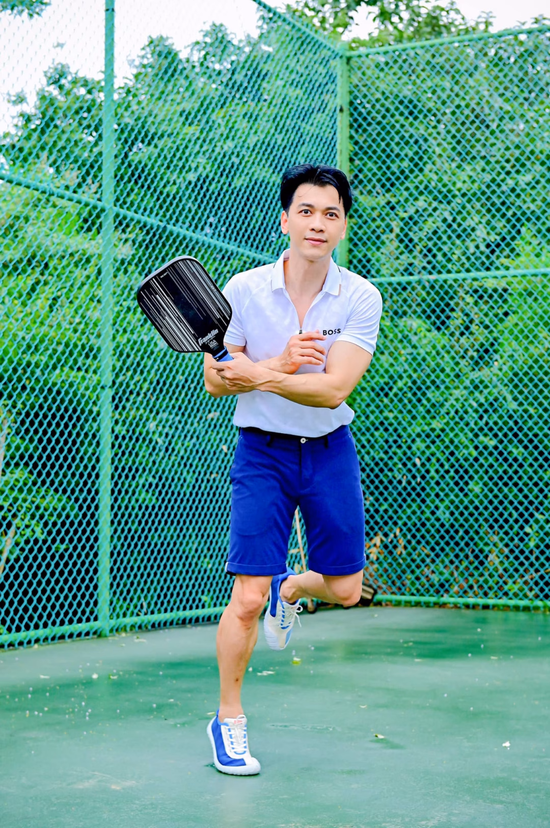 Trần Hùng Huy khi chơi pickleball