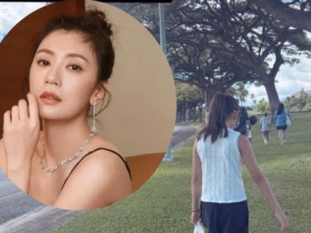 Giả Tịnh Văn trải qua giờ phút kinh hoàng khi bị cảnh báo sóng thần tại Hawaii Giả Tịnh Văn (bên trái ảnh) diễn chung với Tô Hữu Bằng (bên phải ảnh) trong phim "Ỷ thiên đồ long ký" năm 2003 (Ảnh: Phim Hoa ngữ).