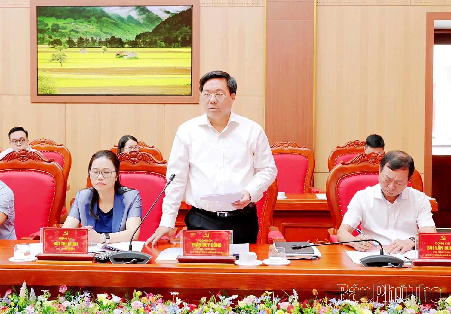 Phó Bí thư Tỉnh ủy, Chủ tịch UBND tỉnh Trần Duy Đông phát biểu tại hội nghị.