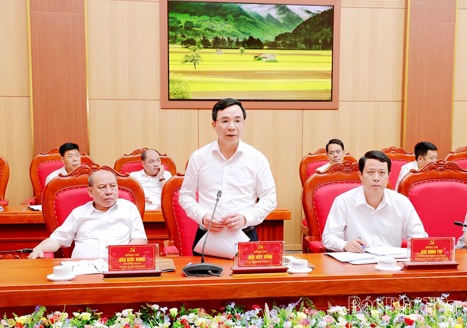 Phó Bí thư Tỉnh ủy Bùi Huy Vĩnh phát biểu tại hội nghị.
