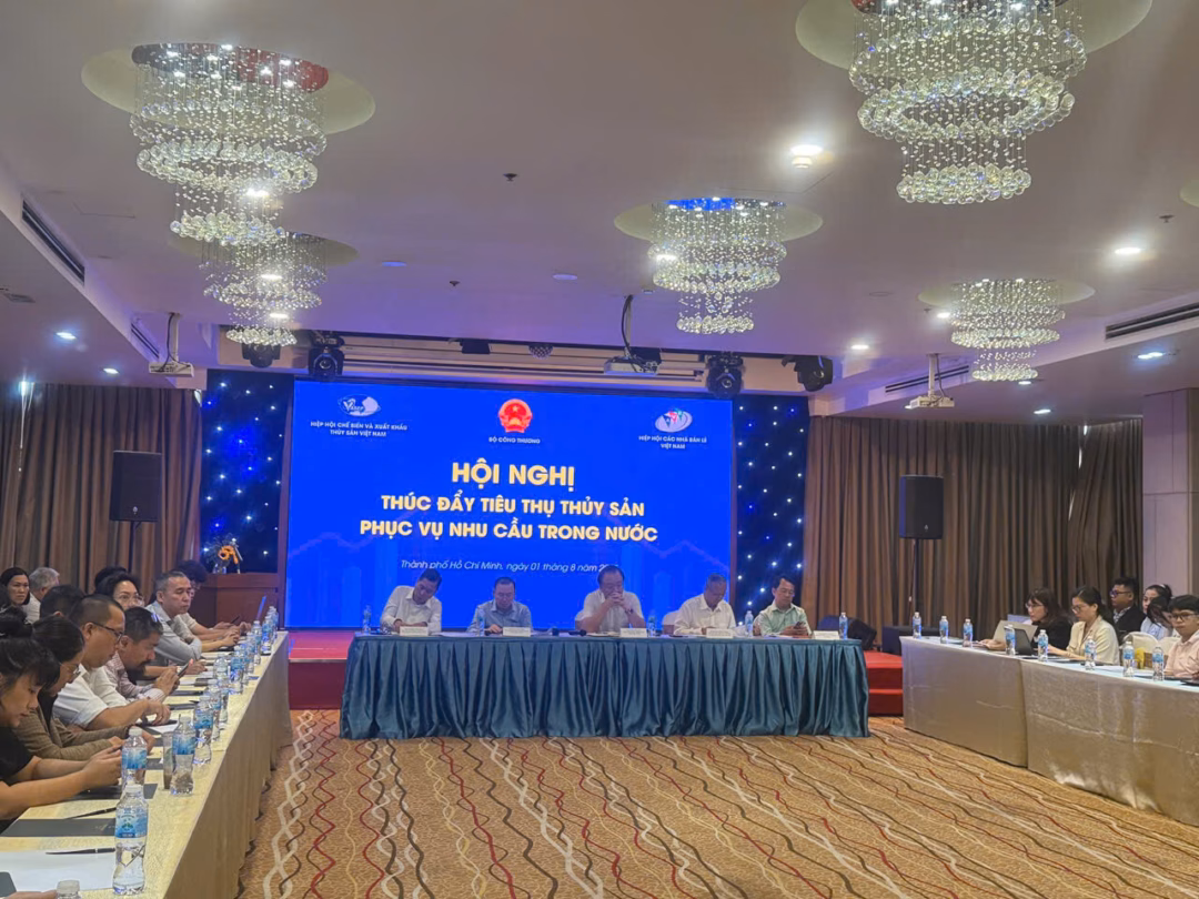 Ký kết giữa các hệ thống siêu thị và doanh nghiệp thủy sản (Ảnh: Lê Thanh)