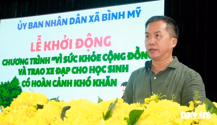 TP HCM: Trao tặng xe đạp, mũ bảo hiểm cho học sinh khó khăn ở xã Bình Mỹ Các đại biểu, thầy cô, phụ huynh và các em học sinh tham gia chương trình "Vì sức khỏe cộng đồng” - Ảnh: NGỌC KHẢI