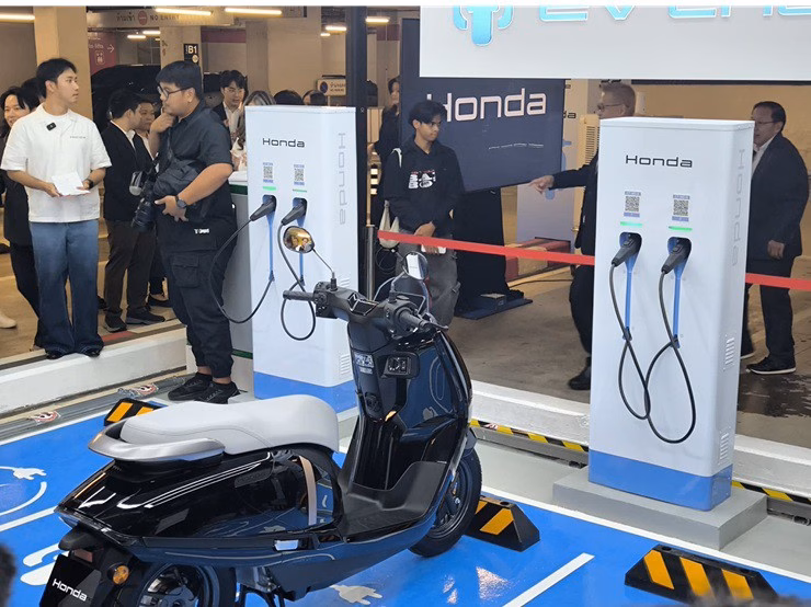 Khung xe v&agrave; hệ thống l&agrave;m m&aacute;t của Honda UC3