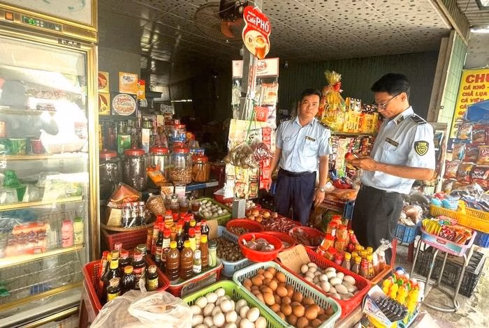 Kiểm tra nguồn gốc h&agrave;ng ho&aacute; tại cửa khẩu