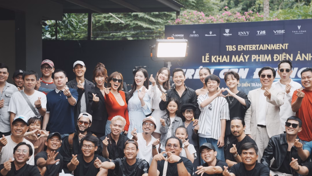 Ê-kíp thực hiện phim Trên con đường mới cúng khai máy