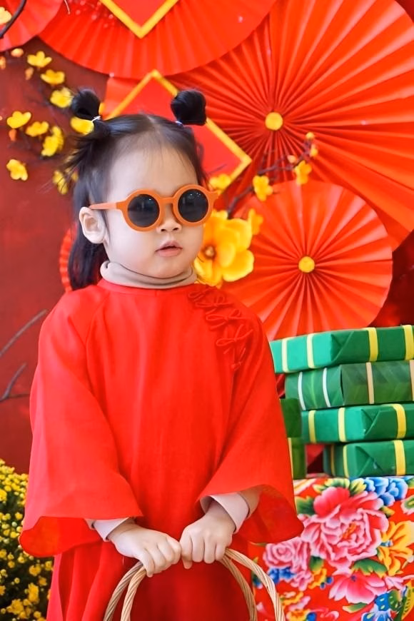 Con gái Bảo Thanh tạo dáng ấn tượng Con gái Bảo Thanh tạo dáng ấn tượng