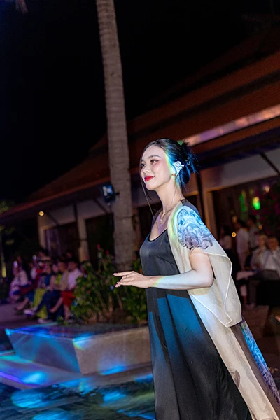Tái hiện di sản Việt Nam trên lụa Việt Tái hiện di sản Việt Nam trên lụa Việt